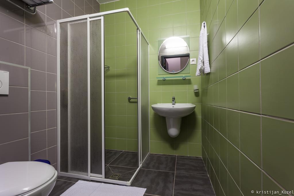 Es Hostel Saint-Gilles Eksteriør bilde