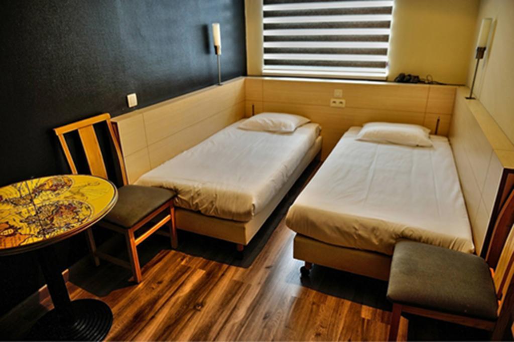 Es Hostel Saint-Gilles Eksteriør bilde