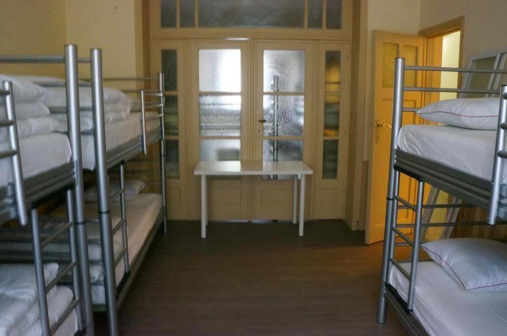 Es Hostel Saint-Gilles Eksteriør bilde